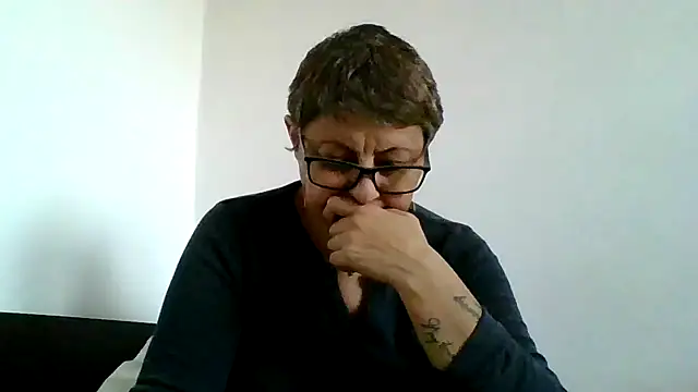 roseblak42 online show from November 3, 2:18 pm