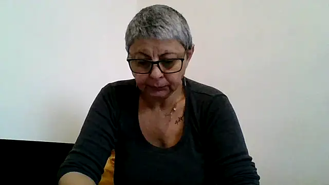 roseblak42 online show from December 23, 8:56 am