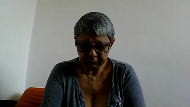 roseblak42 online show from January 12, 9:47 am