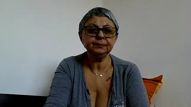 roseblak42 online show from January 14, 10:43 am