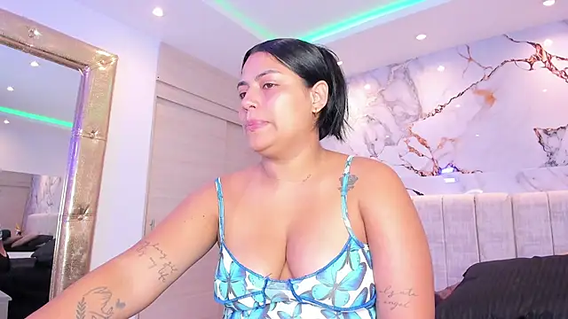 kiana cream online show from November 7, 11:32 am