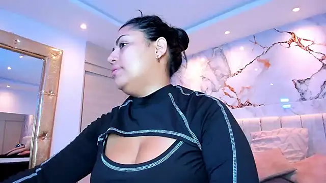 kiana cream online show from April 10, 11:26 am