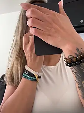  Abril-Office1 online show from January 17, 6:02 pm