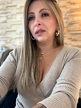  Abril-Office1 online show from October 27, 4:00 pm