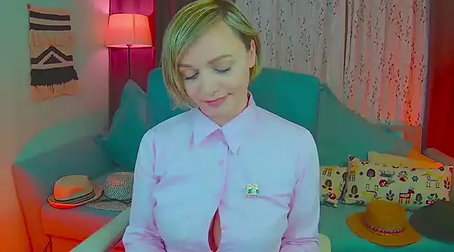 Snapshot of NandiSmile chatting on March 7, 4:33 pm NandiSmile online show from March 7, 4:33 pm