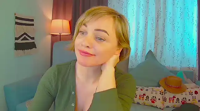 Snapshot of NandiSmile chatting on March 18, 11:19 am NandiSmile online show from March 18, 11:19 am