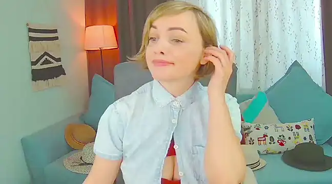 Snapshot of NandiSmile chatting on March 19, 10:55 am NandiSmile online show from March 19, 10:55 am