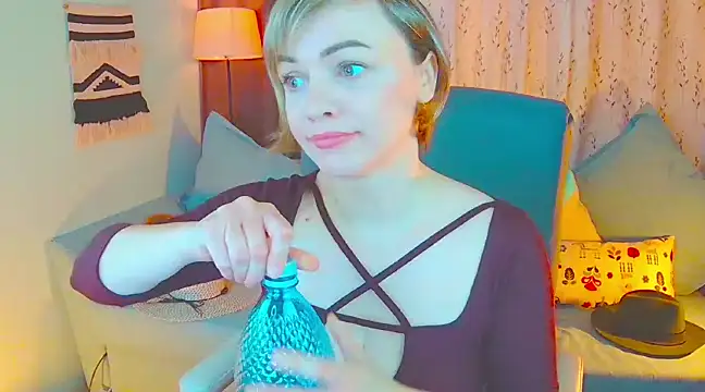 Snapshot of NandiSmile chatting on March 20, 7:03 am NandiSmile online show from March 20, 7:03 am