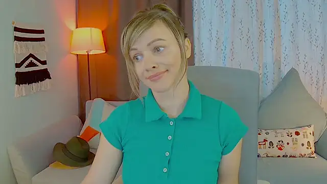 Snapshot of NandiSmile chatting on September 24, 6:50 am NandiSmile online show from September 24, 6:50 am