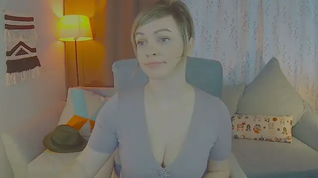 Snapshot of NandiSmile chatting on October 13, 6:13 am NandiSmile online show from October 13, 6:13 am