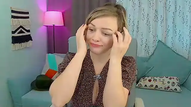 Snapshot of NandiSmile chatting on October 18, 12:06 pm NandiSmile online show from October 18, 12:06 pm