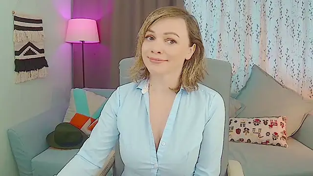 Snapshot of NandiSmile chatting on October 21, 6:47 am NandiSmile online show from October 21, 6:47 am