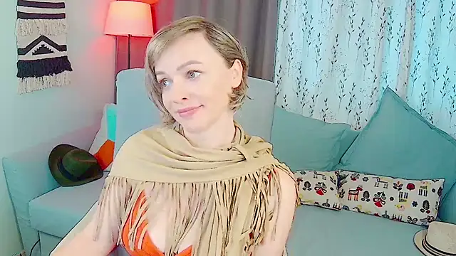 Snapshot of NandiSmile chatting on December 3, 8:56 am NandiSmile online show from December 3, 8:56 am