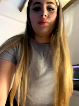 Snapshot of natashasweet chatting on September 23, 2:03 am natashasweet online show from September 23, 2:03 am