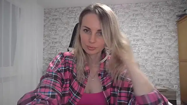 Snapshot of AlissonBia chatting on September 15, 8:42 pm AlissonBia online show from September 15, 8:42 pm