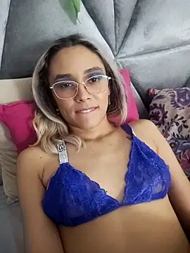 Snapshot of TaraaHot chatting on February 28, 6:32 am TaraaHot online show from February 28, 6:32 am