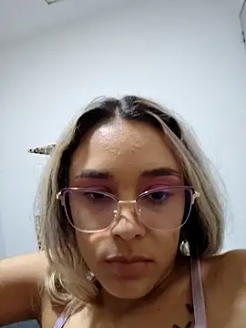 Snapshot of TaraaHot chatting on March 20, 5:57 am TaraaHot online show from March 20, 5:57 am