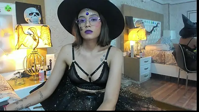 Snapshot of TaraaHot chatting on October 31, 3:29 am TaraaHot online show from October 31, 3:29 am