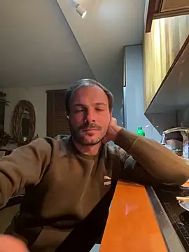 Snapshot of Adventurehotman chatting on December 1, 11:36 pm Adventurehotman online show from December 1, 11:36 pm