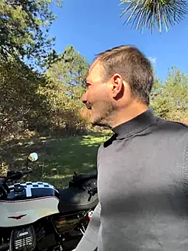 Snapshot of Adventurehotman chatting on October 23, 10:58 am Adventurehotman online show from October 23, 10:58 am