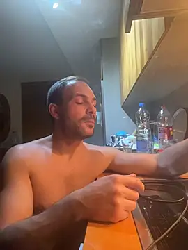 Snapshot of Adventurehotman chatting on October 26, 12:27 am Adventurehotman online show from October 26, 12:27 am