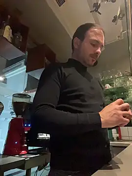 Snapshot of Adventurehotman chatting on November 5, 7:14 pm Adventurehotman online show from November 5, 7:14 pm