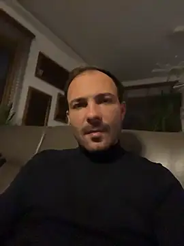 Snapshot of Adventurehotman chatting on November 6, 5:25 pm Adventurehotman online show from November 6, 5:25 pm