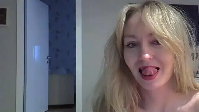 Snapshot of ZarinaSwift chatting on February 19, 5:16 am ZarinaSwift online show from February 19, 5:16 am