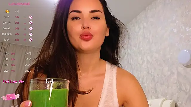 Snapshot of LaraSkinny chatting on February 27, 4:52 am LaraSkinny online show from February 27, 4:52 am