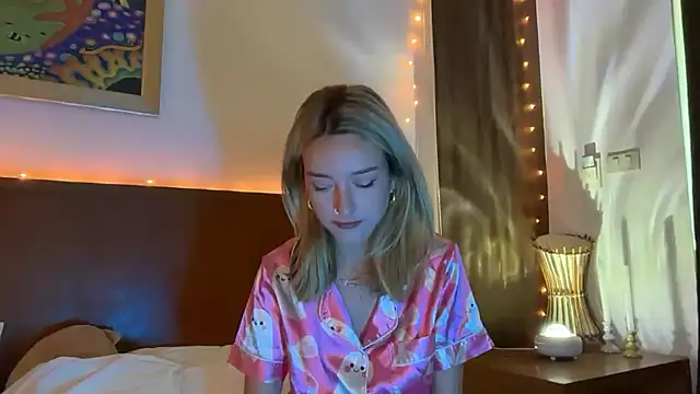 SirenaBelle online show from November 4, 12:10 am