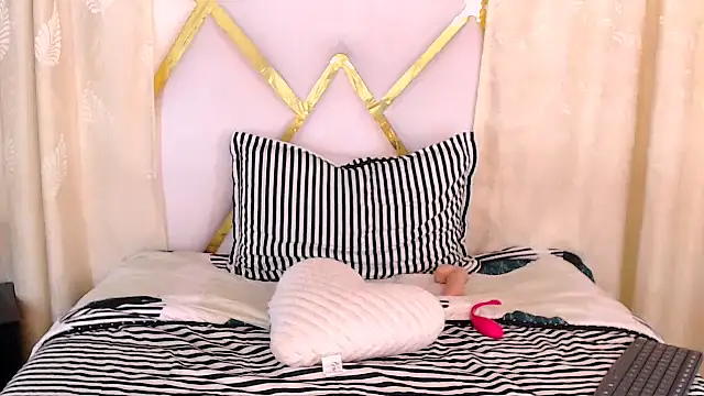 Snapshot of InkedSabrina chatting on January 17, 6:54 pm InkedSabrina online show from January 17, 6:54 pm