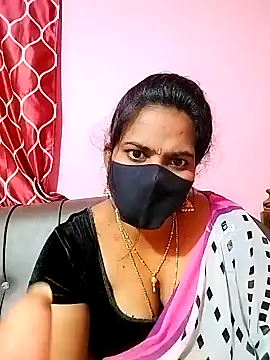 Snapshot of melina214 chatting on December 13, 5:43 pm melina214 online show from December 13, 5:43 pm