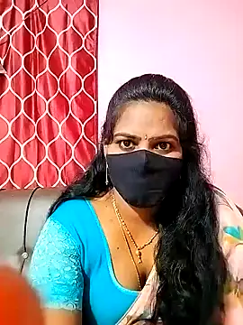 Snapshot of melina214 chatting on January 13, 4:41 pm melina214 online show from January 13, 4:41 pm