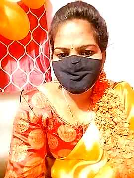 Snapshot of melina214 chatting on February 24, 2:40 am melina214 online show from February 24, 2:40 am