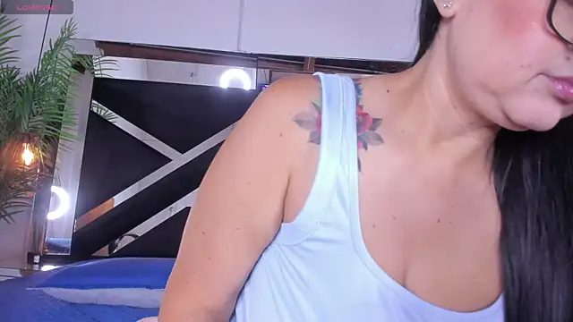 emily-fox online show from November 28, 11:02 am