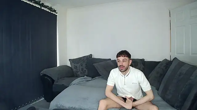 Snapshot of twotwinkhusbandss chatting on December 13, 1:12 pm twotwinkhusbandss online show from December 13, 1:12 pm