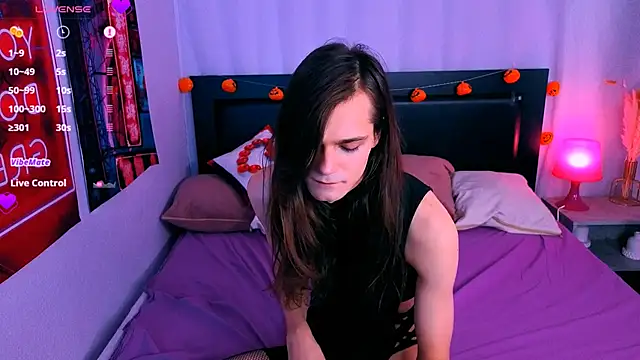 Snapshot of Will_Will_ chatting on November 11, 2:06 pm Will Will online show from November 11, 2:06 pm