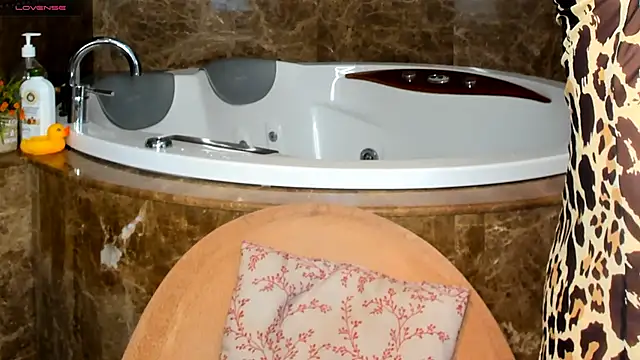 Snapshot of yourastral chatting on February 15, 6:12 am yourastral online show from February 15, 6:12 am