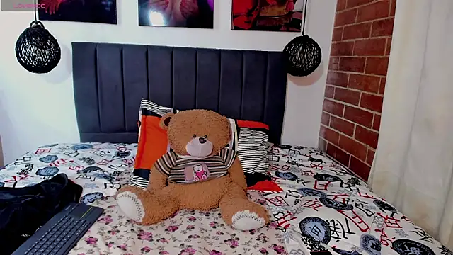 Snapshot of kyliejenner_hot chatting on November 2, 1:30 am kyliejenner hot online show from November 2, 1:30 am