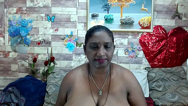 Snapshot of Indian_tracy chatting on February 6, 7:56 am Indian tracy online show from February 6, 7:56 am