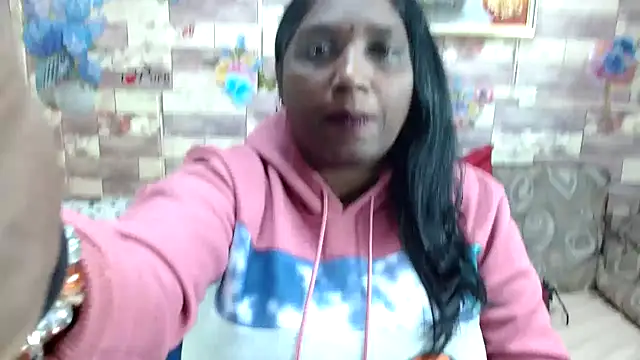 Snapshot of Indian_tracy chatting on October 29, 7:48 pm Indian tracy online show from October 29, 7:48 pm