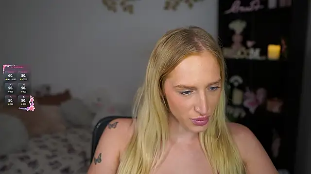 Snapshot of Nicolette__Shea_ chatting on December 3, 2:05 pm Nicolette Shea online show from December 3, 2:05 pm