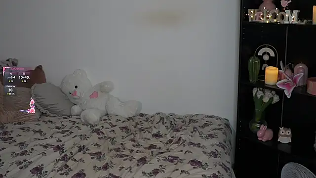 Snapshot of Nicolette__Shea_ chatting on December 6, 6:17 pm Nicolette Shea online show from December 6, 6:17 pm