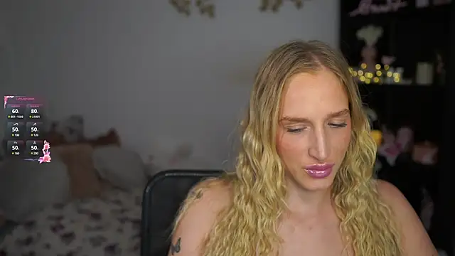 Snapshot of Nicolette__Shea_ chatting on December 12, 2:11 pm Nicolette Shea online show from December 12, 2:11 pm