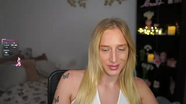 Snapshot of Nicolette__Shea_ chatting on December 14, 9:40 am Nicolette Shea online show from December 14, 9:40 am