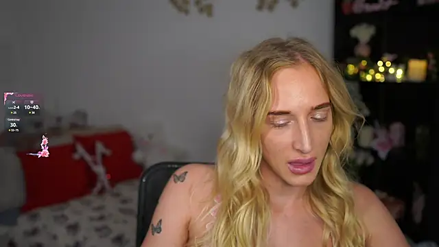 Snapshot of Nicolette__Shea_ chatting on December 20, 10:05 am Nicolette Shea online show from December 20, 10:05 am