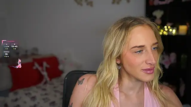 Snapshot of Nicolette__Shea_ chatting on December 22, 1:55 pm Nicolette Shea online show from December 22, 1:55 pm