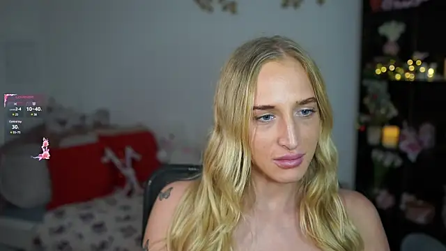 Snapshot of Nicolette__Shea_ chatting on December 23, 4:28 pm Nicolette Shea online show from December 23, 4:28 pm