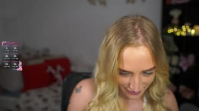 Snapshot of Nicolette__Shea_ chatting on December 24, 9:06 am Nicolette Shea online show from December 24, 9:06 am