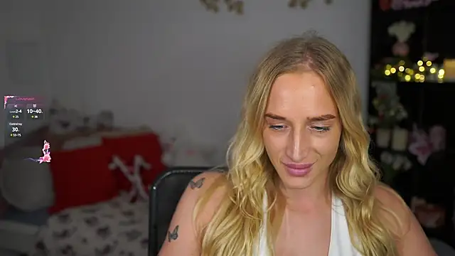 Snapshot of Nicolette__Shea_ chatting on December 24, 12:11 pm Nicolette Shea online show from December 24, 12:11 pm